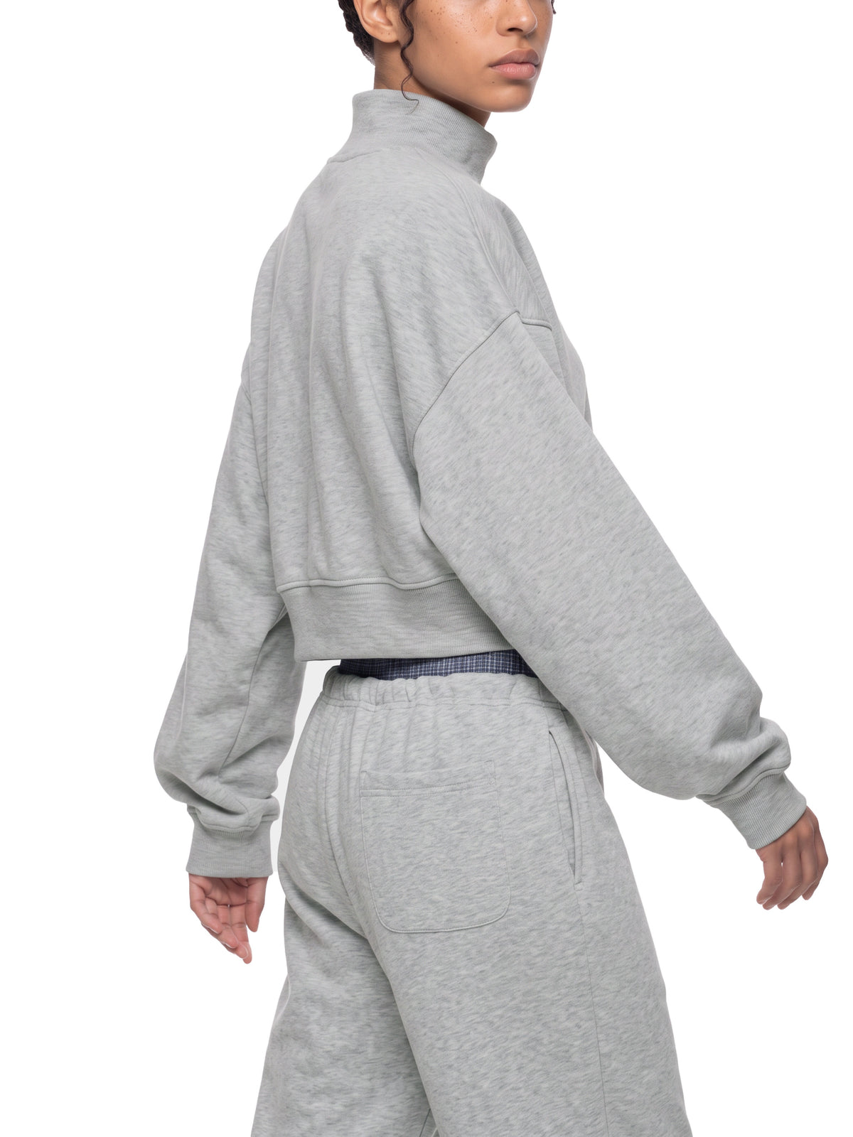 CropSweatshirt,MockNeckSweatshirt,CroppedPullover,WomensAthleisure,AthleisureTop,CasualSweatshirt,LongSleeveCropTop,WorkoutLifestyle,EverydayEssentials,MinimalistClothing,StreetwearWomen