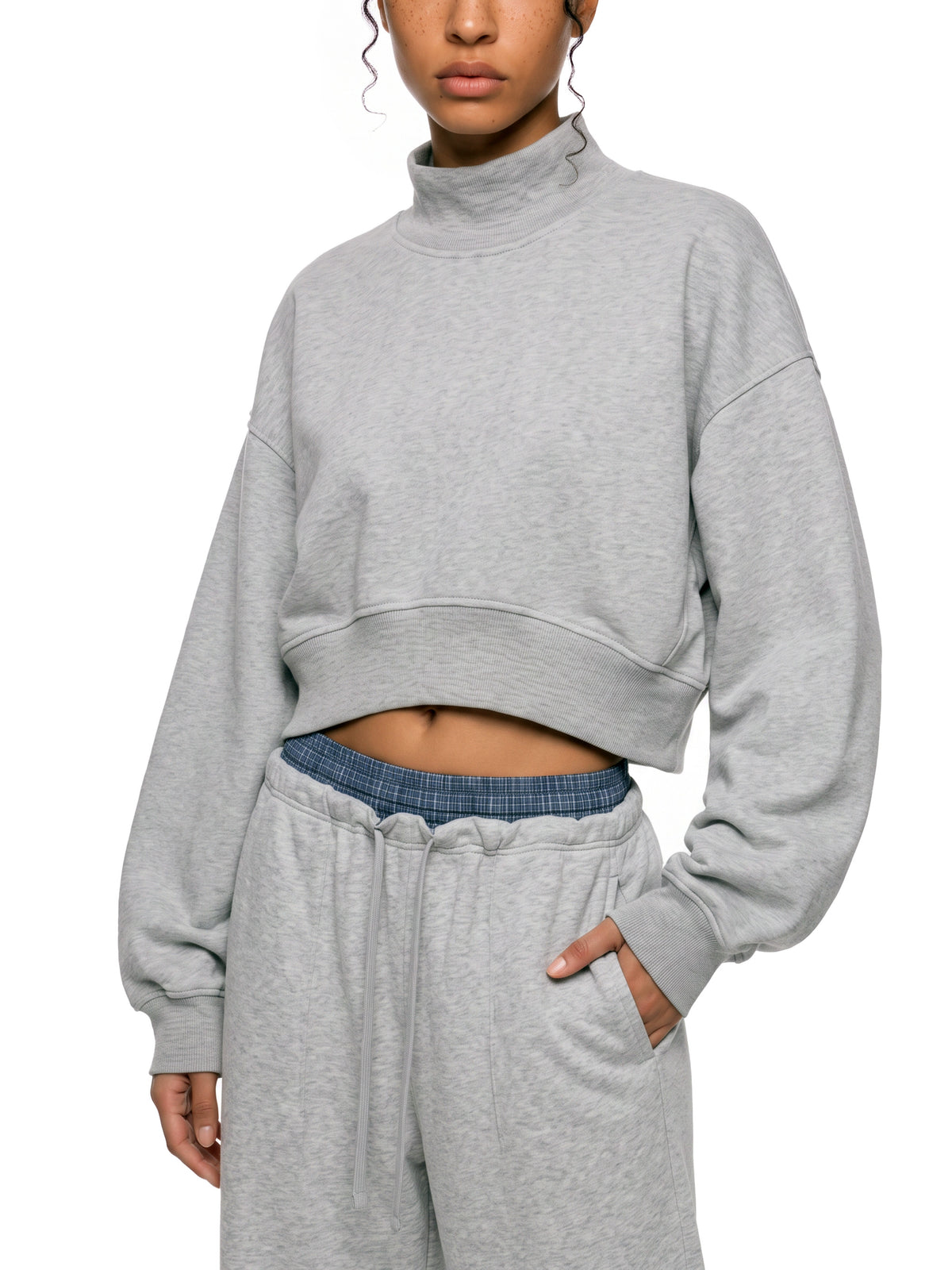 CropSweatshirt,MockNeckSweatshirt,CroppedPullover,WomensAthleisure,AthleisureTop,CasualSweatshirt,LongSleeveCropTop,WorkoutLifestyle,EverydayEssentials,MinimalistClothing,StreetwearWomen