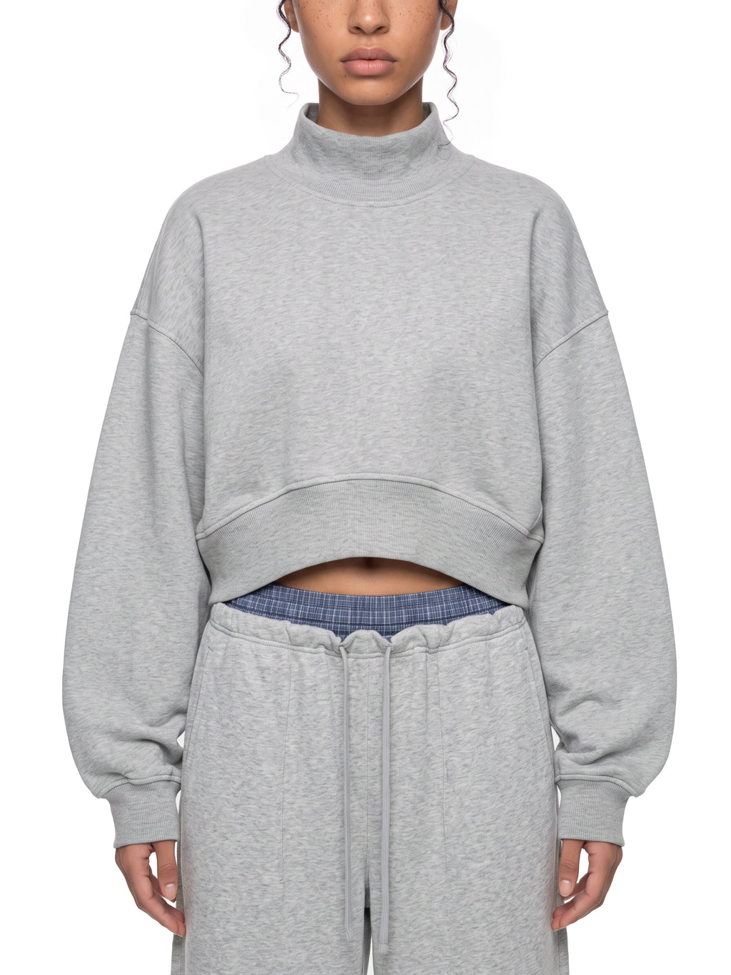 CropSweatshirt,MockNeckSweatshirt,CroppedPullover,WomensAthleisure,AthleisureTop,CasualSweatshirt,LongSleeveCropTop,WorkoutLifestyle,EverydayEssentials,MinimalistClothing,StreetwearWomen